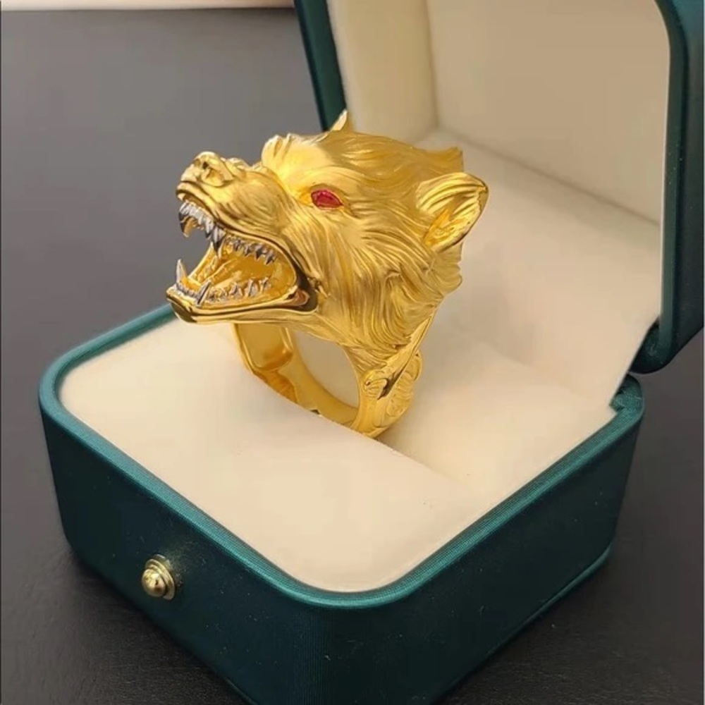 Solid 18k gold wolf ring